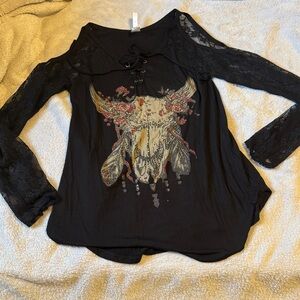 Liberty Wear || Lace Sleeve Cold Shoulder Top (M)